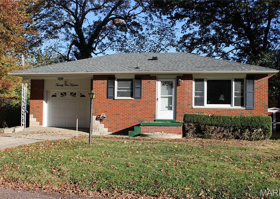 1st image of 2115 Hill Crest Dr