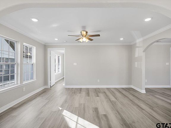 5th image of 1010 N Grand Ave