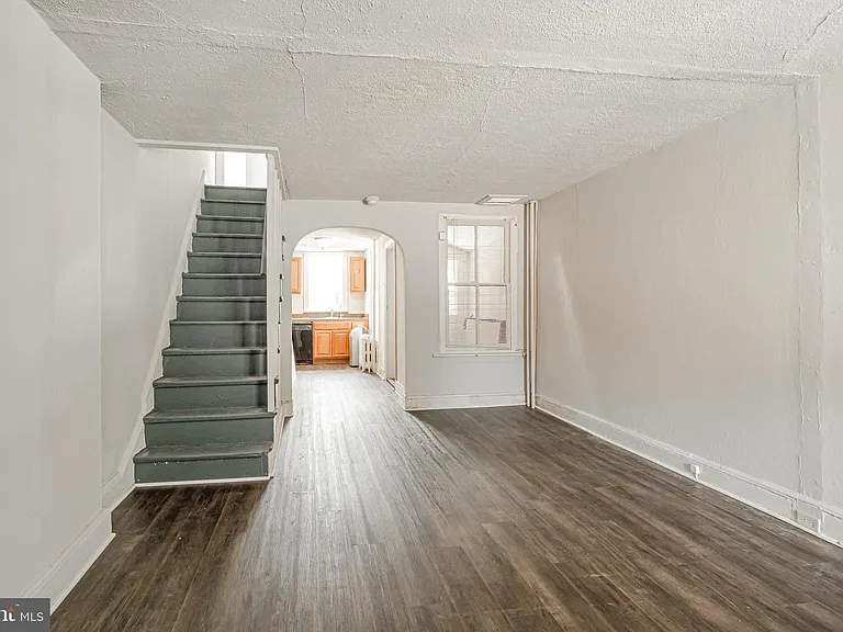 521 Maple Ave — Photo 3