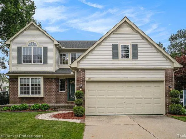 1677 Norton Creek Ct, Wixom, MI 48393