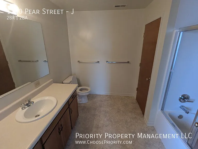 1750 Pear St #J — Photo 10