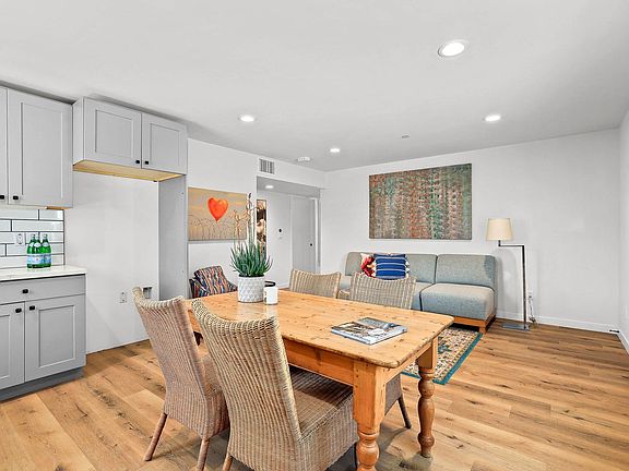 4th image of 14203 Gilmore St #1