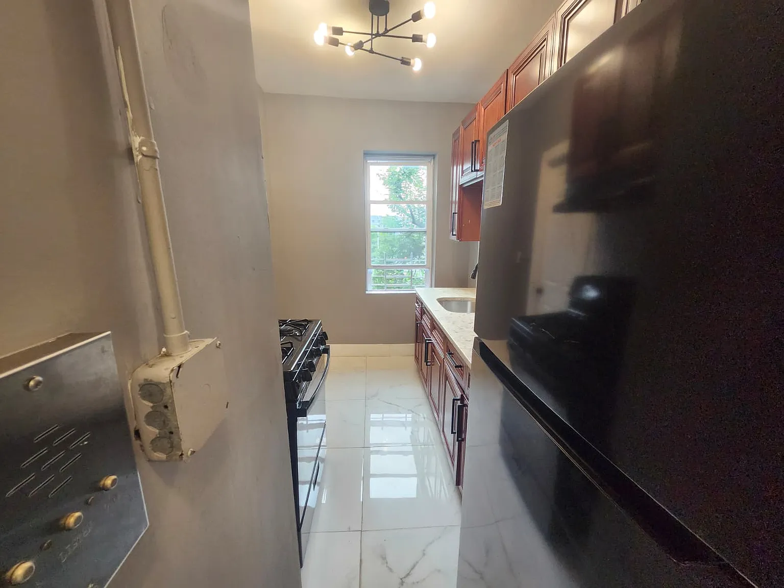 717 Arlington Ave — Photo 3