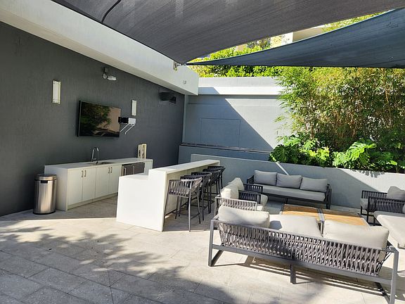 4th image of 418 NW 1st Ave #702
