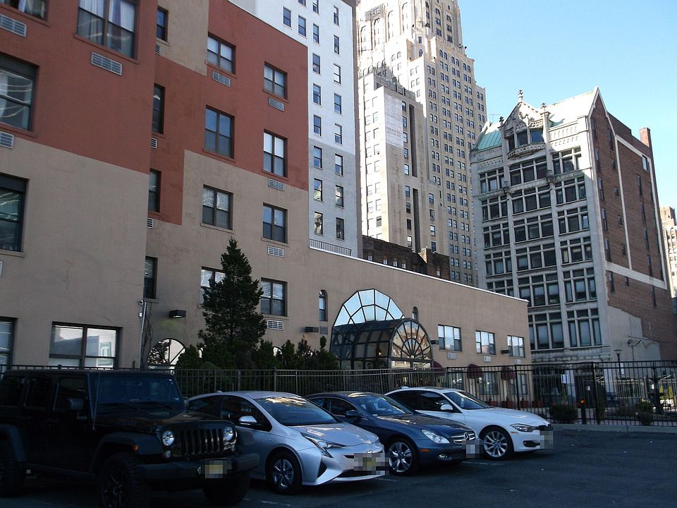 2nd image of 111 Mulberry St