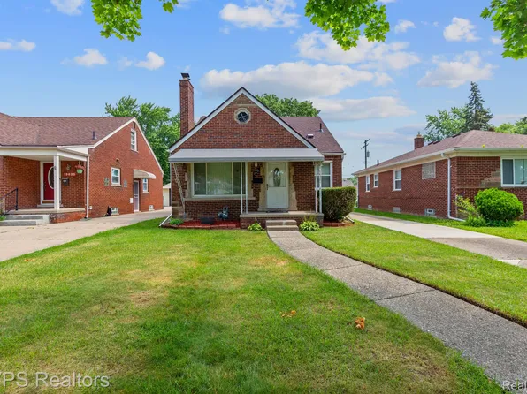 19635 Woodmont St, Harper Woods, MI 48225