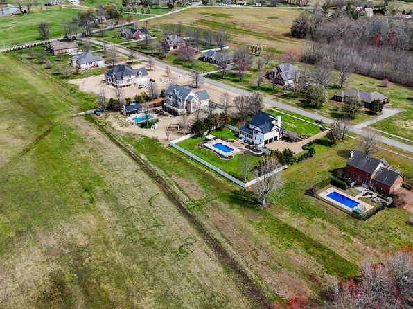 111 Chadwick Farms Dr, Fayetteville, TN 37334