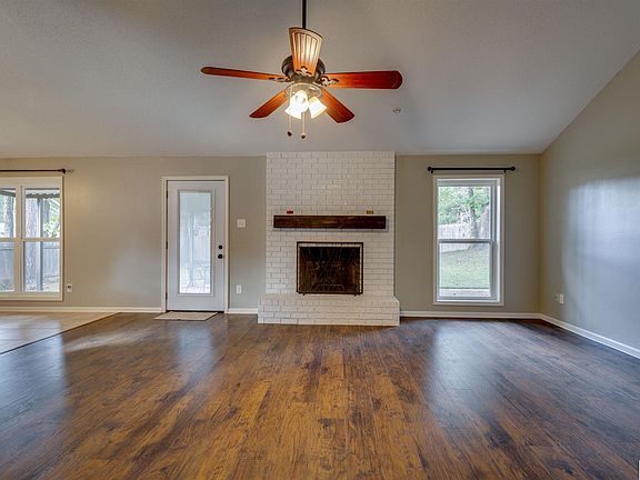 3rd image of 102 Heidelburg Dr