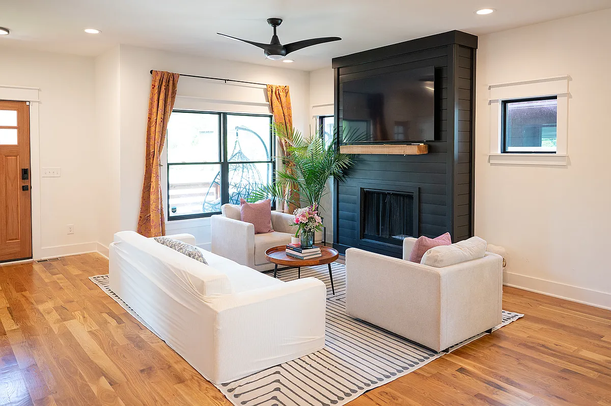 Main Living Room with Smart TV - 2704 Inga St