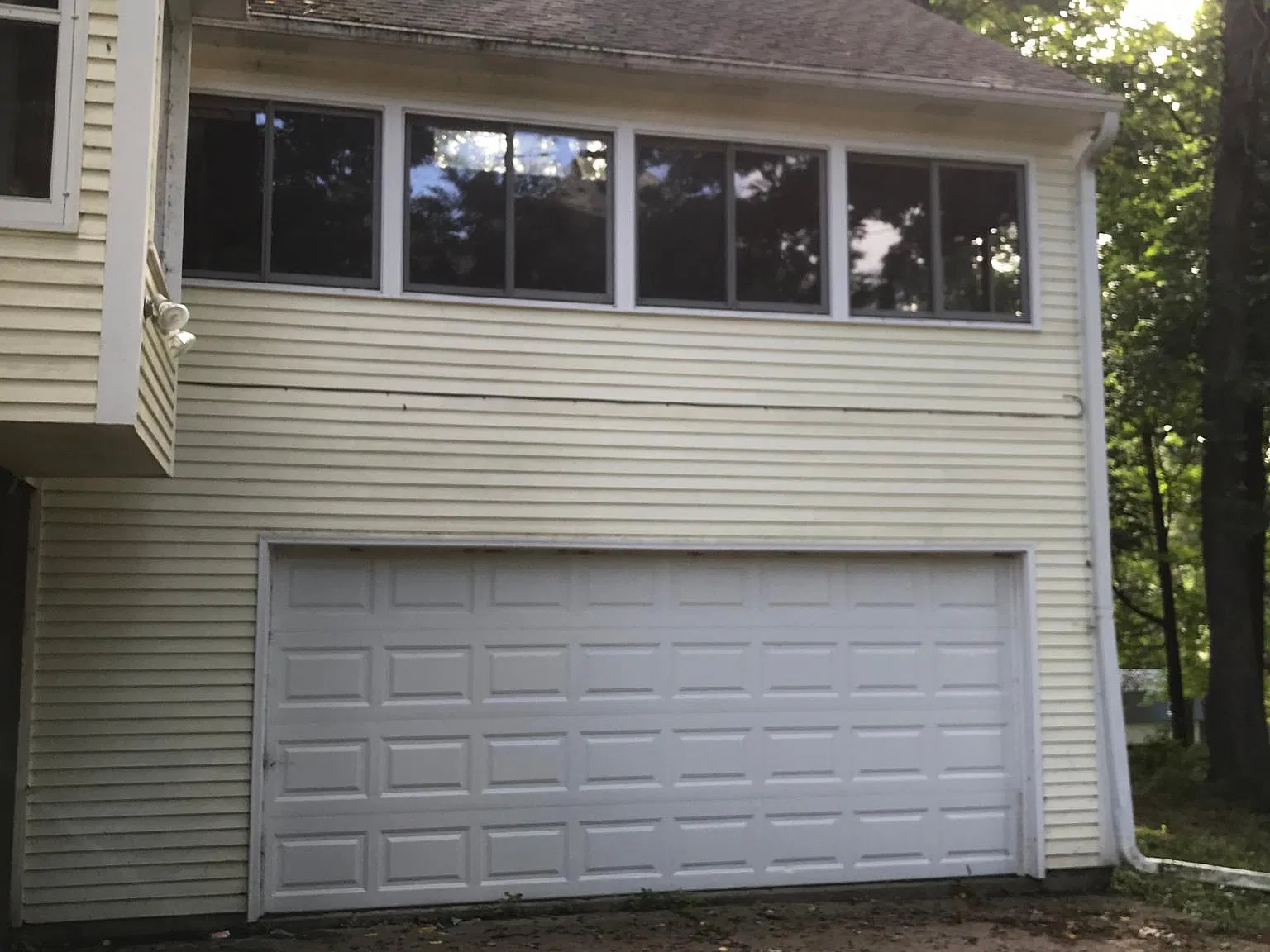 4 bed, 2.5 bath, 4000 sqft, $3,000 — Photo 2