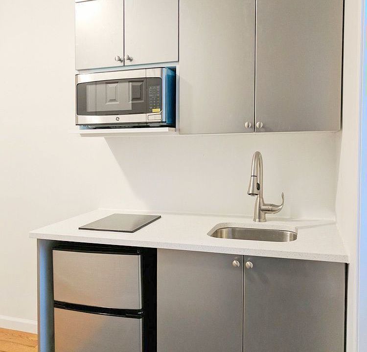 2nd image of 310 W 20th St APT B4