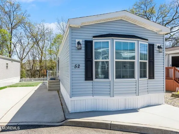 52 Monique Circle, Hazlet, NJ 07730