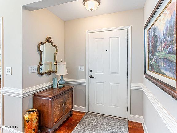 4th image of 109 Essex Place