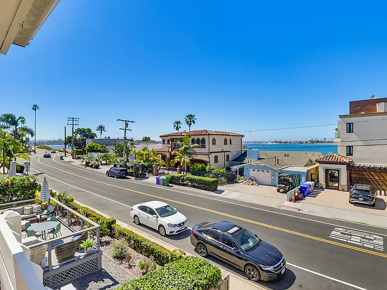 3731 Riviera Dr — Photo 4