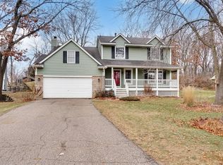 896 Moonlight Dr, Woodbury, MN 55125