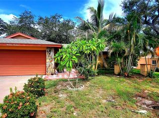 1414 Gulf Rd, Tarpon Springs, FL 34689