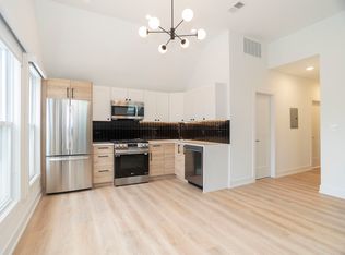 2050 W Irving Park Rd #3, Chicago, IL 60618