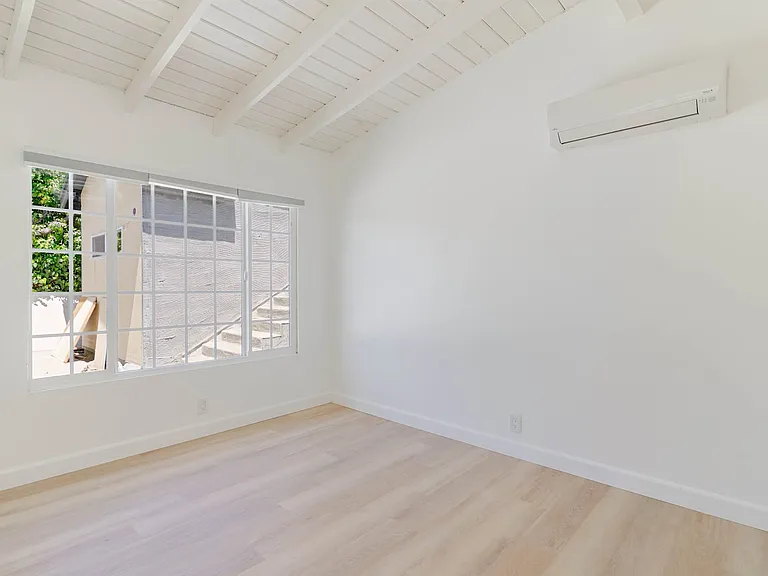 5730 Willowcrest Ave — Photo 5