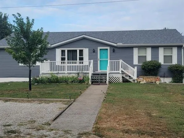17 Hardwood Ln, Linn Valley, KS 66040