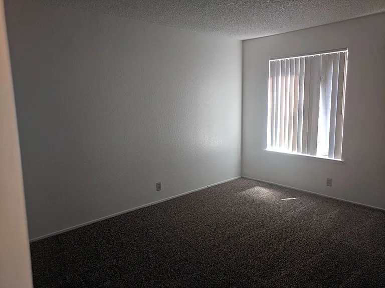 Garfield Court Apartments — Photo 8