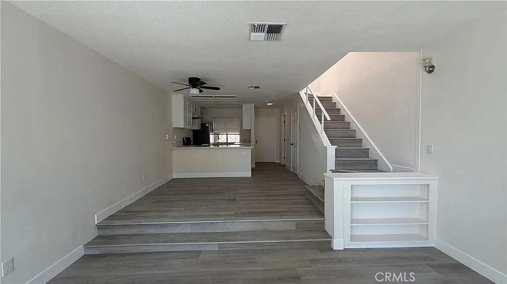 Building Photo - 20 Lakepines