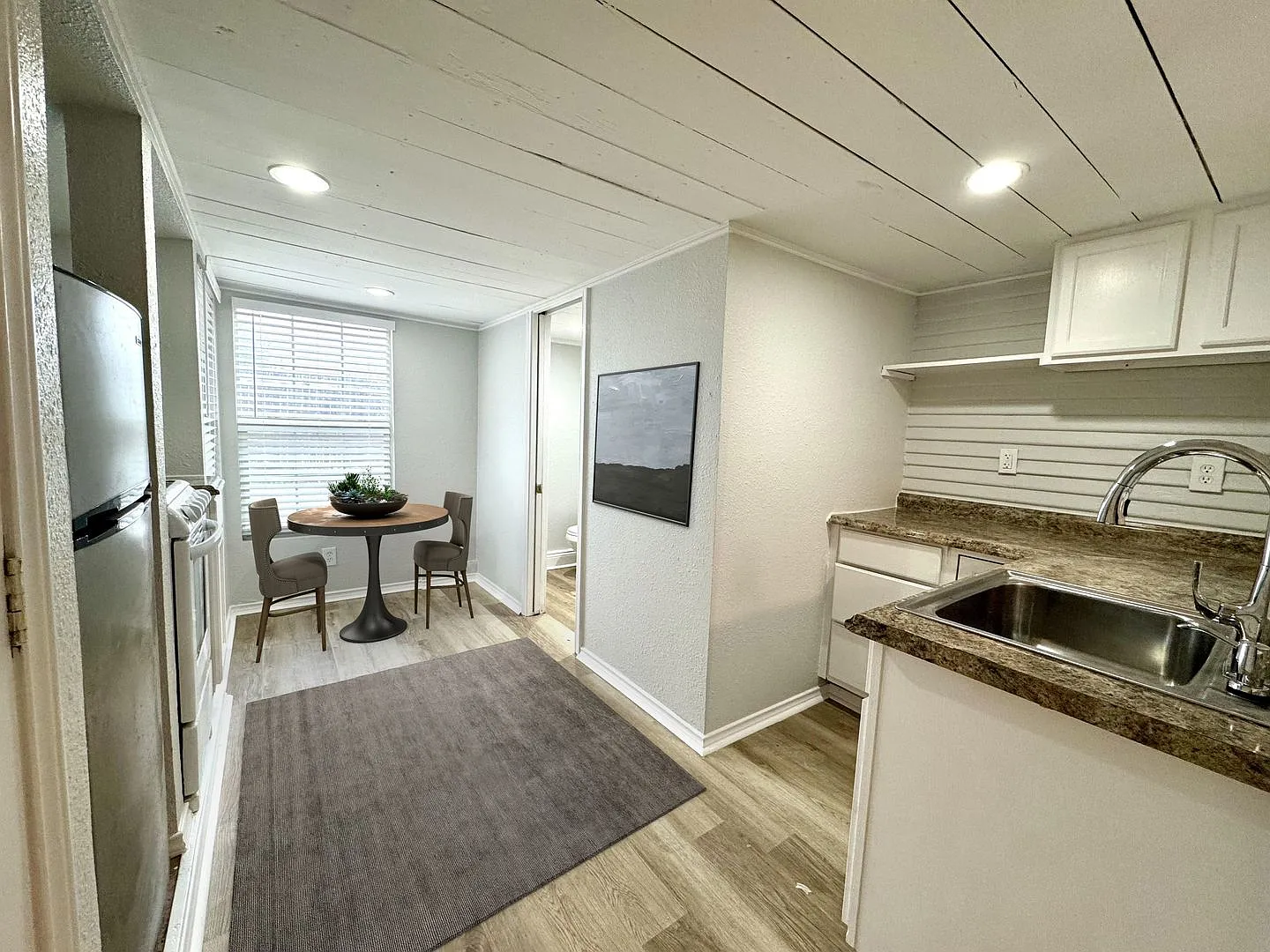 1506 Hurley — Photo 2