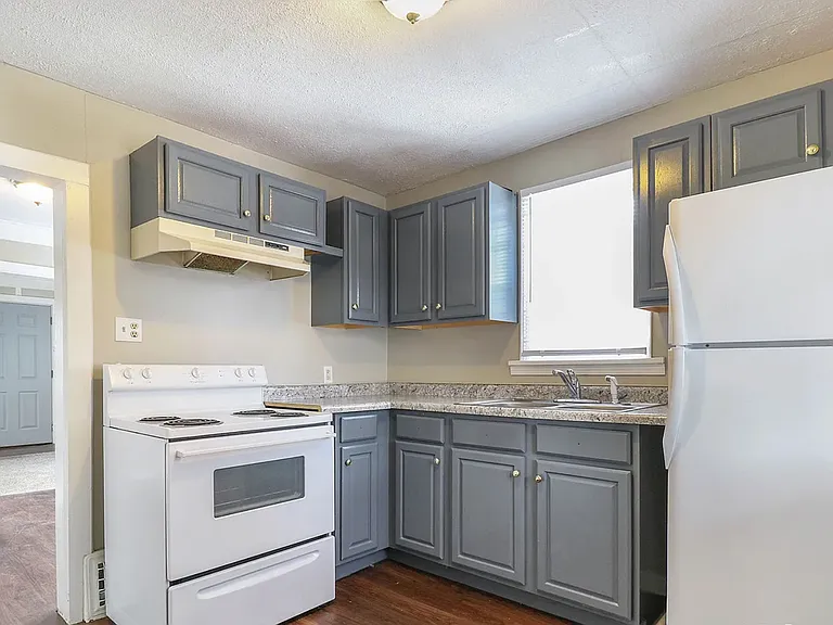 405 E Woodside St — Photo 4