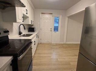 2 Yewfield Cres, Toronto, ON M3B2Y5
