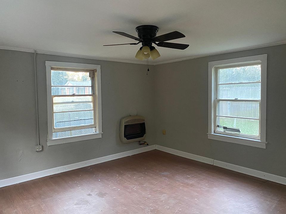 2nd image of 1114 Woodlawn Rd