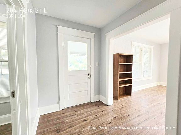 4th image of 204 E Park St
