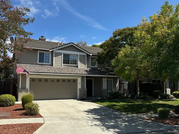 9230 Loganberry Dr, Gilroy, CA 95020