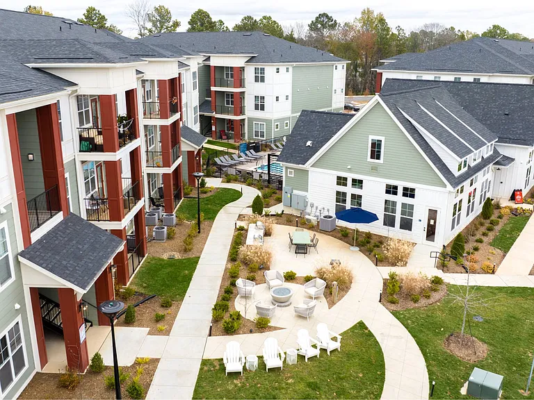 Giddy Hall Apartments — Photo 6