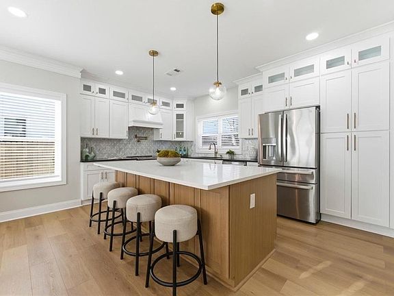 4th image of 2990 Shallowford Rd NE