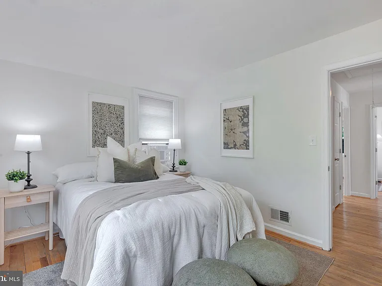 2842 30th St NE — Photo 6