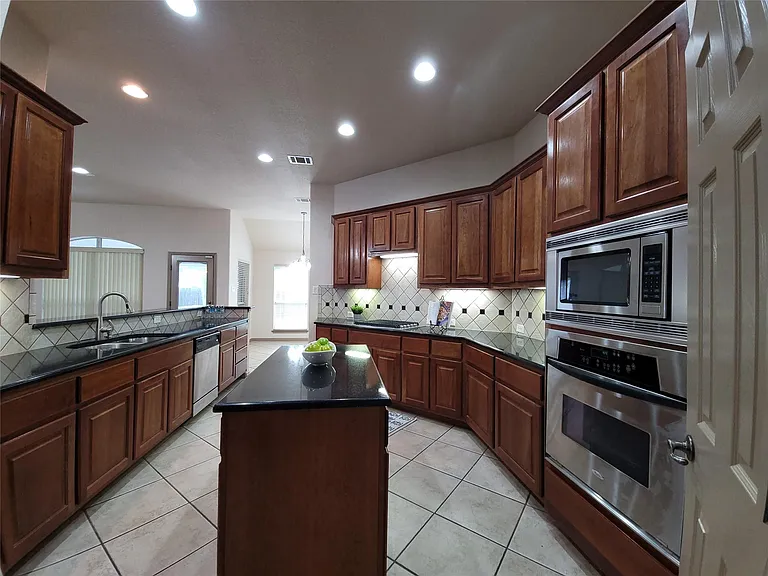 10028 Lisi Anne Dr — Photo 15