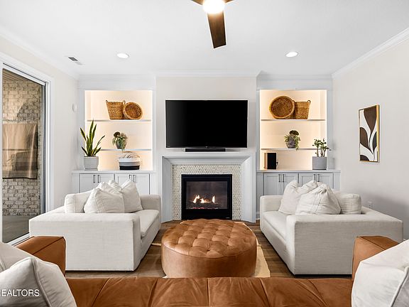 3rd image of 934 Sweatleaf Ln