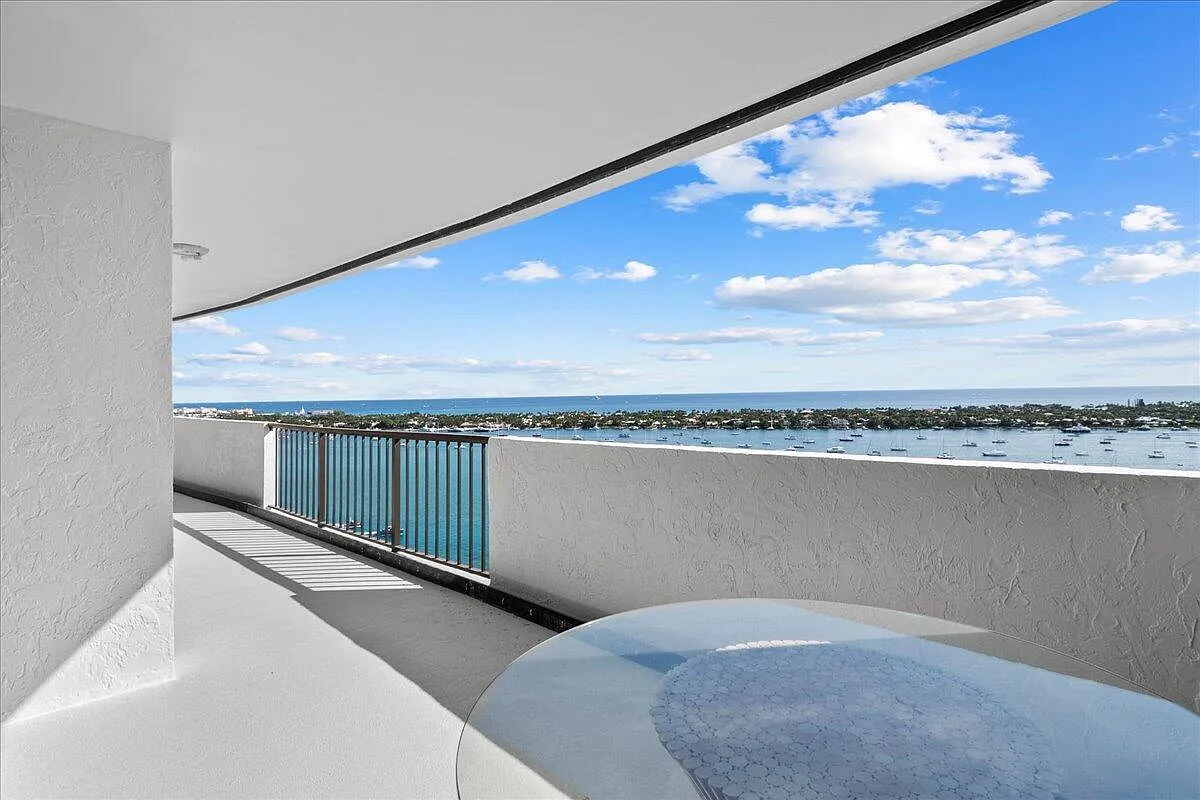 Placido Mar — Photo 3