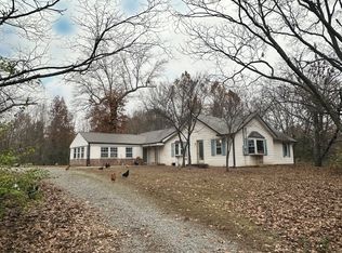 6715 Old Highway 50, Flora, IL 62839
