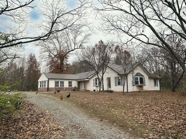 6715 Old Highway 50, Flora, IL 62839