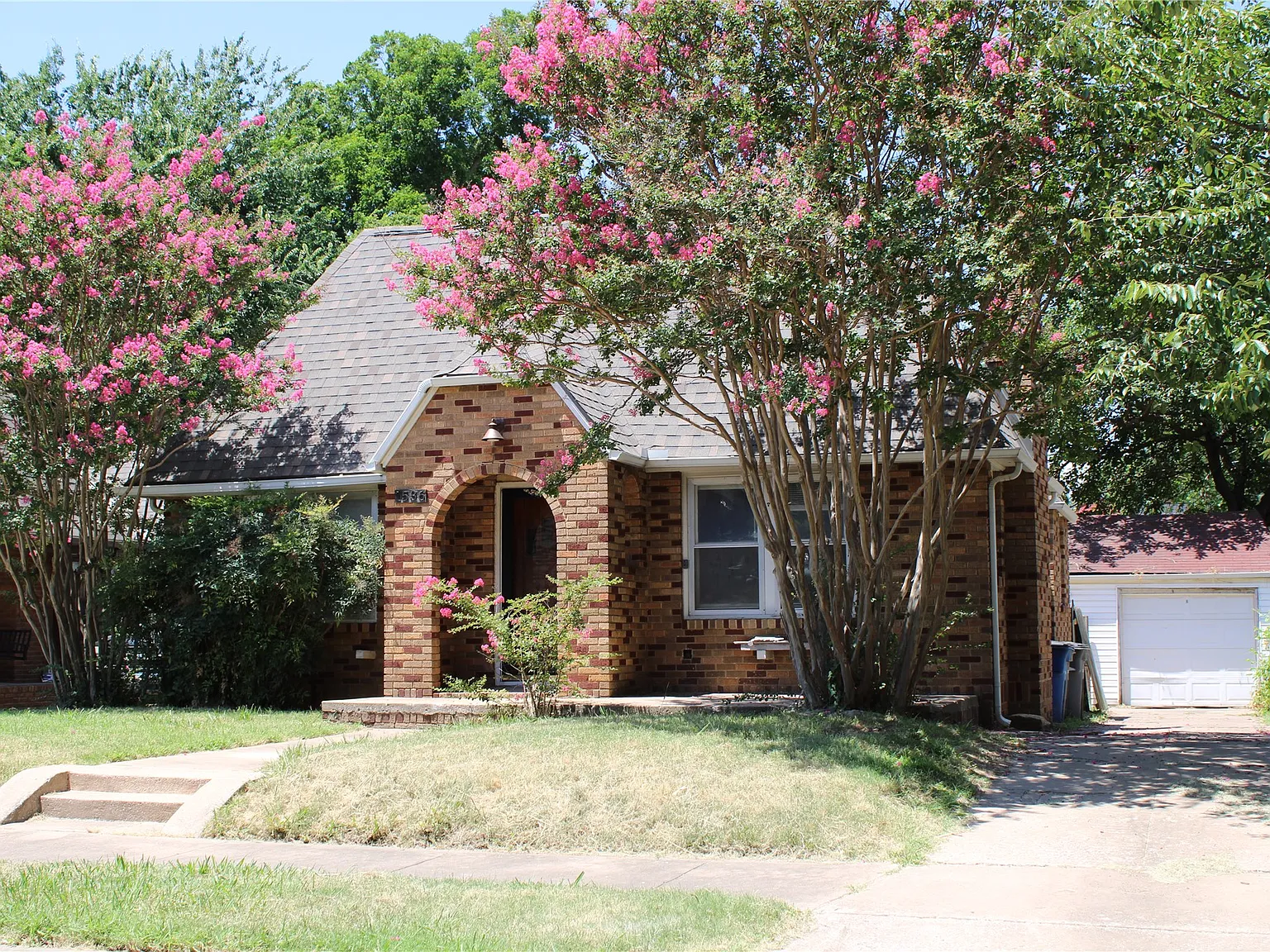 2 bed, 1.0 bath, 1676 sqft, $1,495 — Photo 1