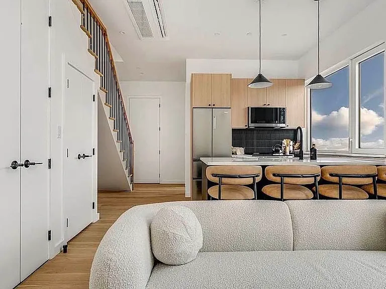 11-14 35th Ave #918 — Photo 3