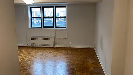 Rented by Chana Ofek, LREB