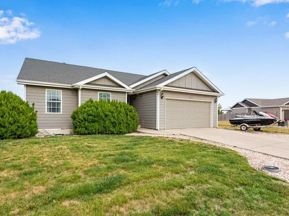 3810 Dove Ln, Evans, CO 80620