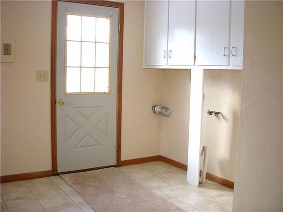 4th image of 1575 Westgate Dr