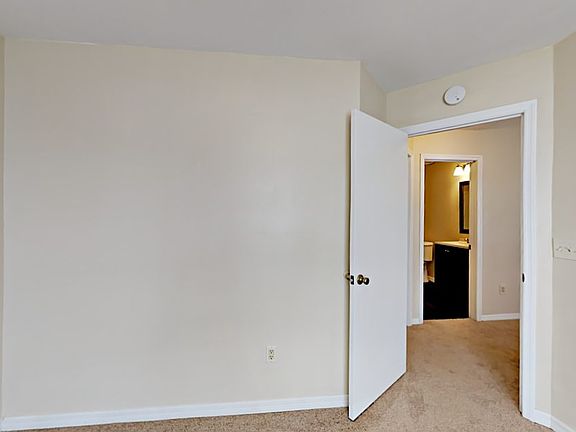5th image of 2769 Beaver Dr