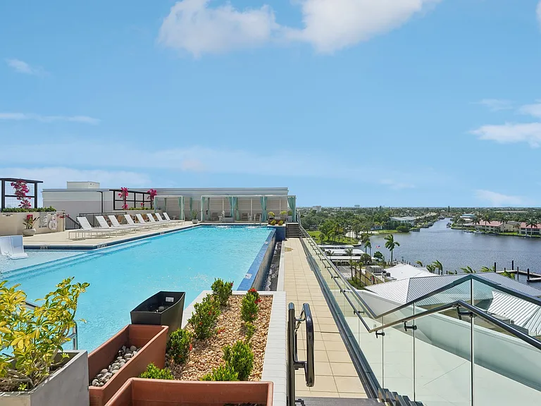 Bimini Square Apartments — Photo 18