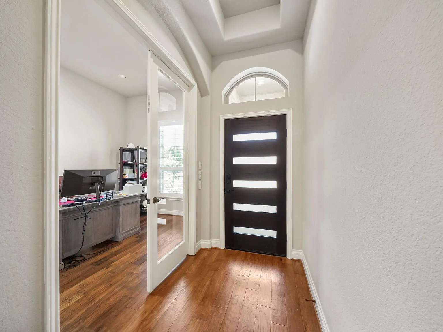 3 bed, 2.0 bath, 2027 sqft, $2,750 — Photo 3