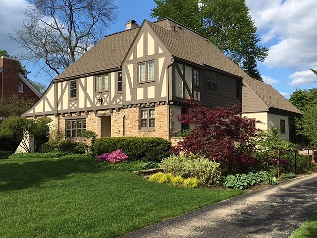 1st image of 2323 Lincolnwood Dr