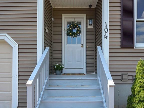 2nd image of 104 Evelina Dr #104