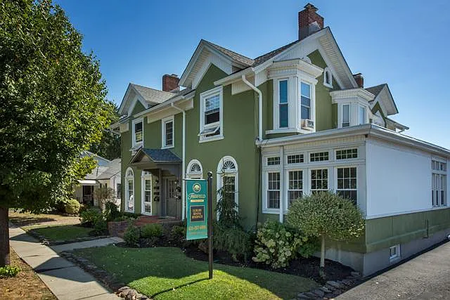 Fairfield Victorian North At Babylon Village — Photo 3